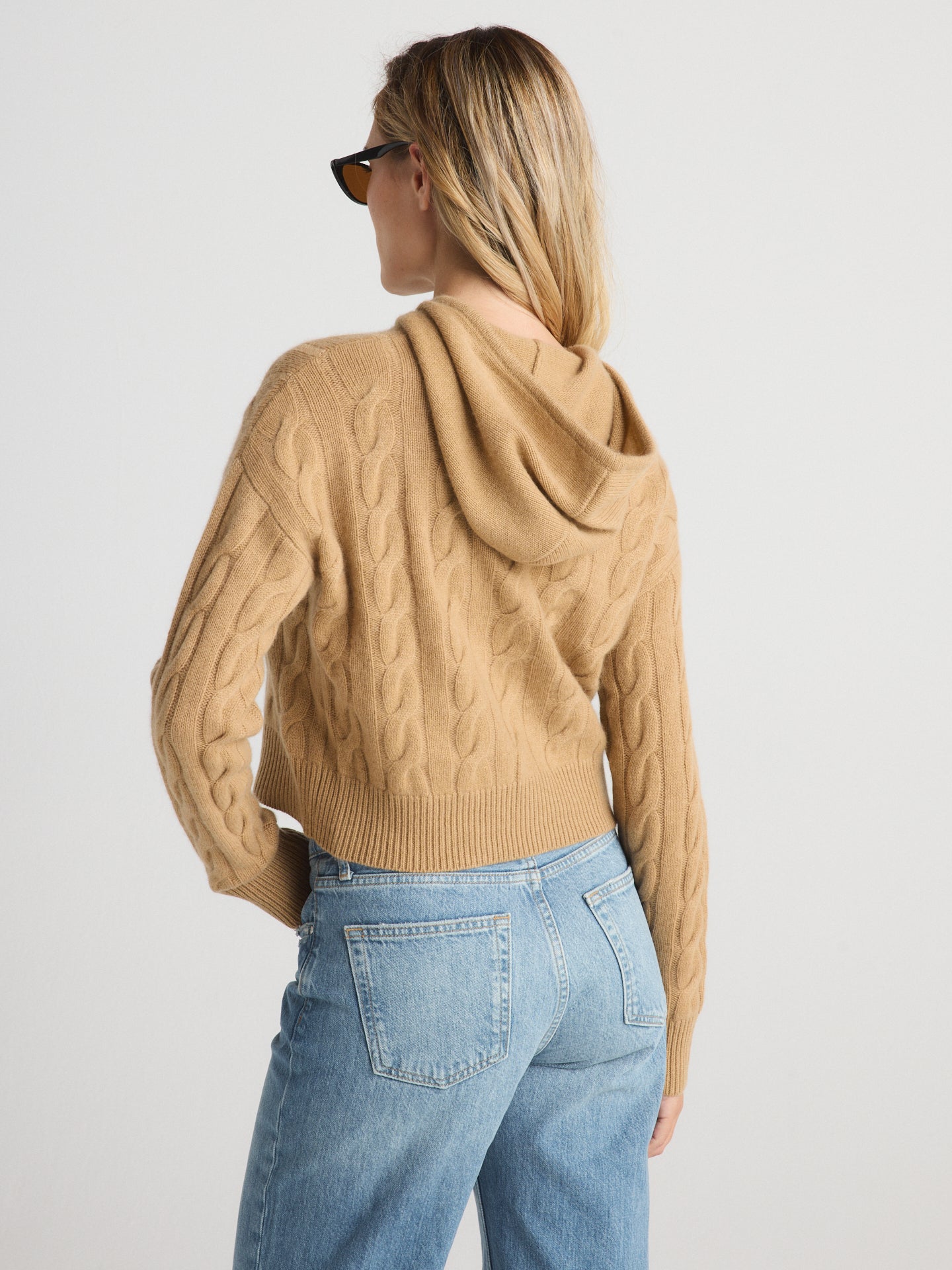 Women's Cable-knit Cashmere Hoodie in Sand, Ivory I SCOUT – W.CASHMERE